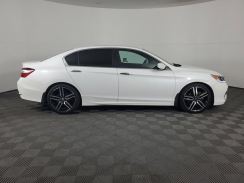 Used 2016 Honda Accord Sport image 3