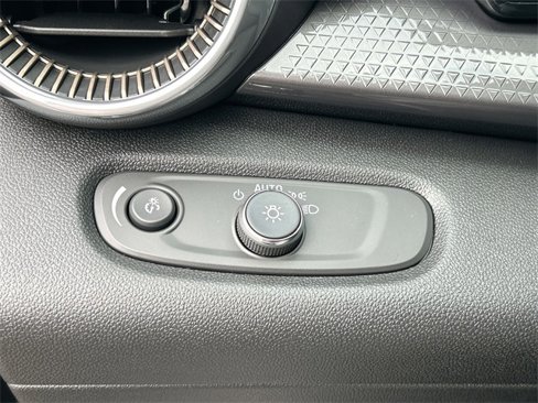 New 2025 Chevrolet Trax ACTIV w/ Sunroof Package image 18