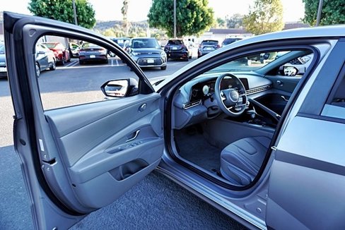 Certified 2024 Hyundai Elantra SEL image 36