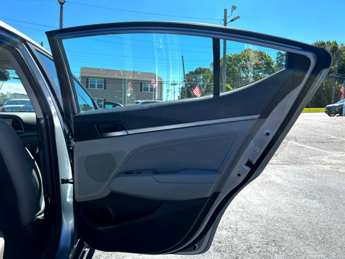 Used 2017 Hyundai Elantra Limited w/ Limited Ultimate Package 09 image 26