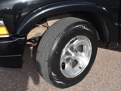 Used 2001 Chevrolet S10 Pickup LS w/ Preferred Equipment Group image 9