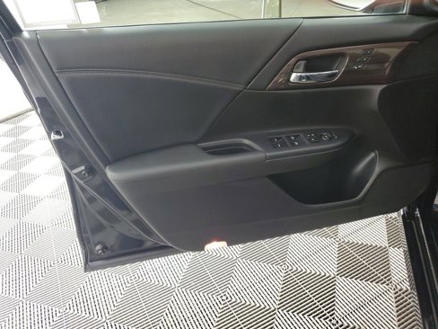 Used 2017 Honda Accord Touring image 26