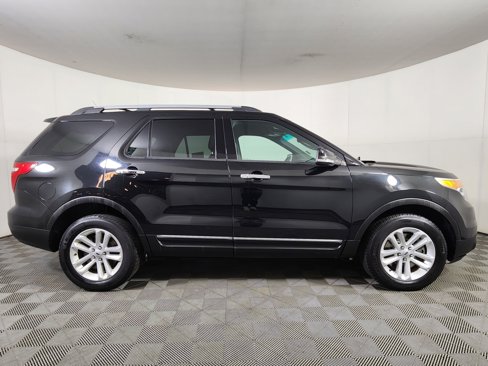 Used 2014 Ford Explorer XLT w/ Equipment Group 202A image 8