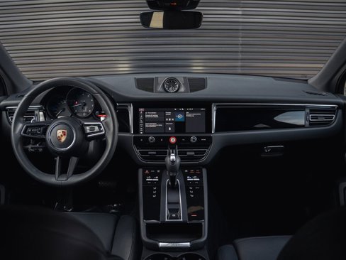 Certified 2025 Porsche Macan image 33