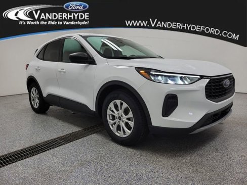 Used 2023 Ford Escape Active w/ Cold Weather Package image 2