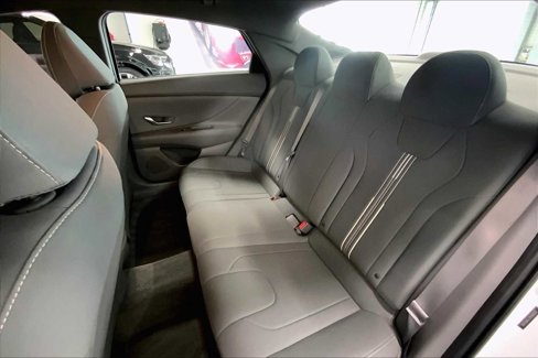 Used 2022 Hyundai Elantra SEL image 27