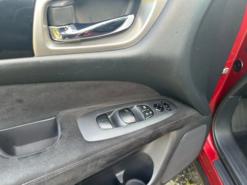 Used 2014 Nissan Pathfinder SV image 35