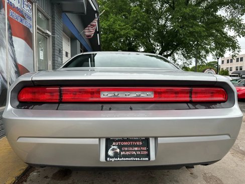 Used 2010 Dodge Challenger SE image 4