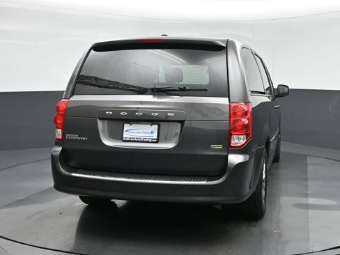 Used 2016 Dodge Grand Caravan SE image 6