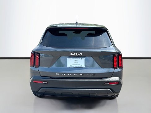 Used 2022 Kia Sorento LX image 6