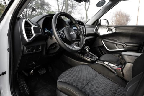 Used 2022 Kia Soul LX w/ Technology Package image 3