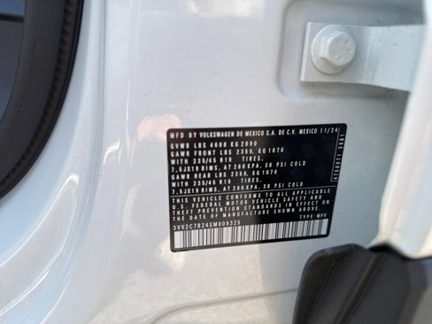 Used 2025 Volkswagen Taos SE image 38