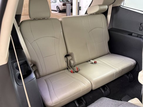 Used 2018 Buick Enclave Essence image 13
