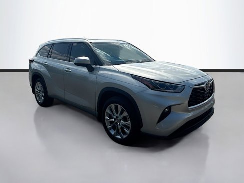 Used 2023 Toyota Highlander Limited image 3