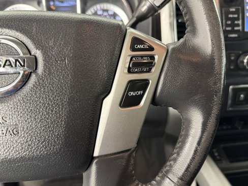 Used 2017 Nissan Titan SV image 14