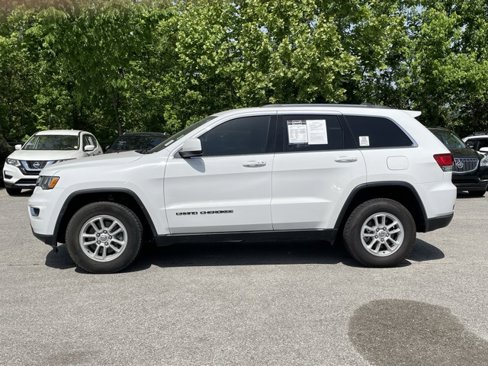 Used 2020 Jeep Grand Cherokee Laredo image 4