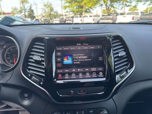 Used 2019 Jeep Cherokee Limited image 18