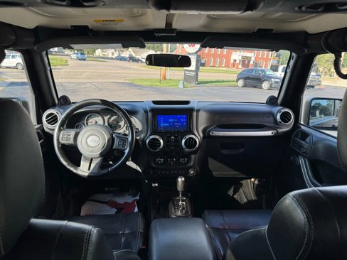 Used 2012 Jeep Wrangler Unlimited Sahara w/ Connectivity Group image 20