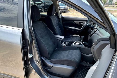Used 2016 Nissan Rogue SV w/ SV Premium Package image 8
