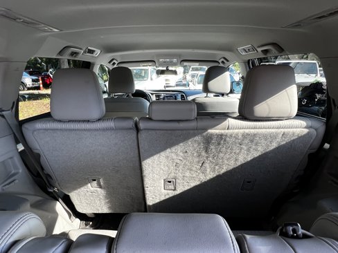 Used 2015 Toyota Highlander LE image 49
