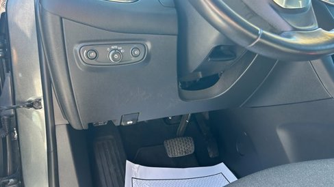Used 2021 Chevrolet Equinox LT image 17