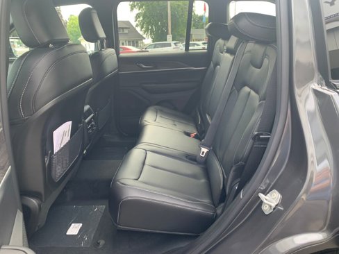 New 2025 Jeep Grand Cherokee Limited image 30