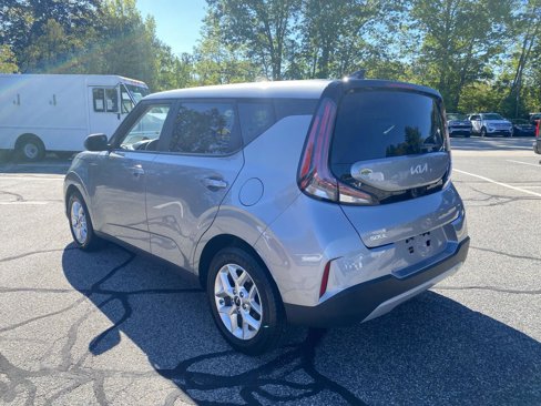Used 2023 Kia Soul LX w/ LX Technology Package image 5