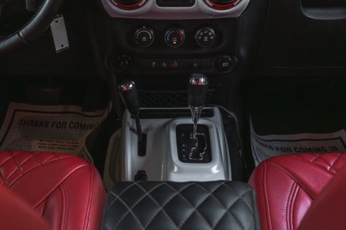 Used 2017 Jeep Wrangler Unlimited Sahara w/ Connectivity Group image 20