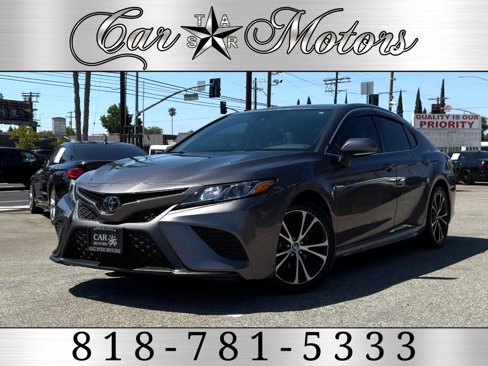 Used 2020 Toyota Camry SE image 1