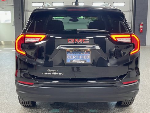 Certified 2022 GMC Terrain SLE w/ Driver Convenience Package image 4