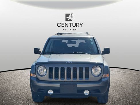 Used 2012 Jeep Patriot Latitude w/ Sun/Sound Group image 2