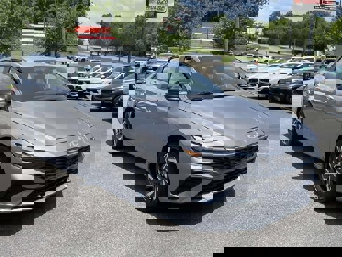New 2025 Hyundai Elantra Sport image 4