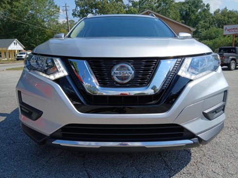 Used 2018 Nissan Rogue SV image 3