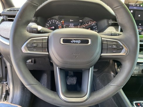 Used 2023 Jeep Compass Latitude image 18