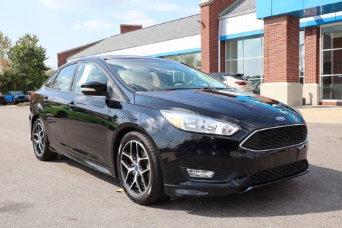 Used 2016 Ford Focus SE w/ SE Sport Package image 3