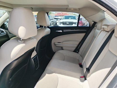 Used 2017 Chrysler 300 C image 11