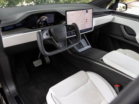 Used 2022 Tesla Model X Plaid image 4