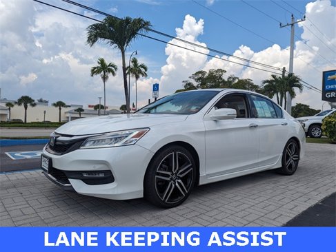 Used 2017 Honda Accord Touring image 4