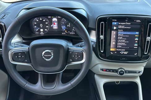 Certified 2022 Volvo XC40 T5 Momentum image 14
