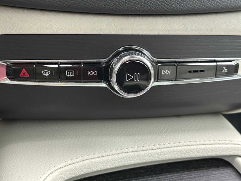 Used 2020 Volvo XC90 T5 Momentum w/ Protection Package Premier image 30