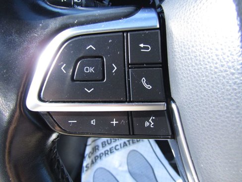 Used 2021 Toyota Highlander XLE image 18