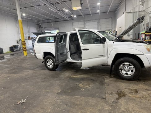 Used 2010 Toyota Tacoma 4x4 Access Cab image 5