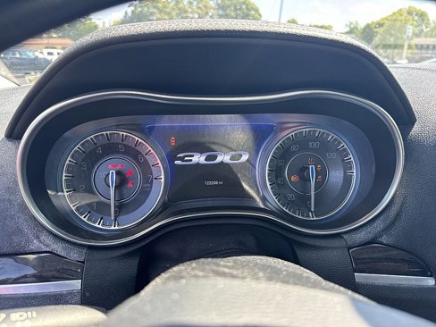 Used 2019 Chrysler 300 Limited image 11