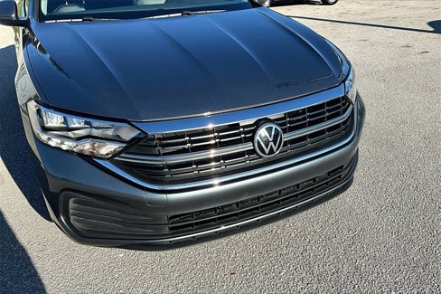 Certified 2022 Volkswagen Jetta SE w/ Panoramic Sunroof Package image 11