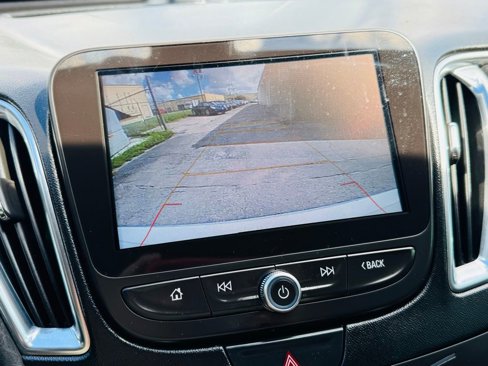 Used 2018 Chevrolet Malibu LT image 18