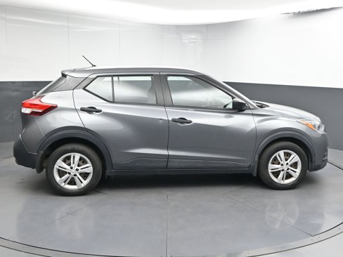 Used 2019 Nissan Kicks S image 9