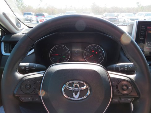 Used 2021 Toyota RAV4 XLE Premium image 19