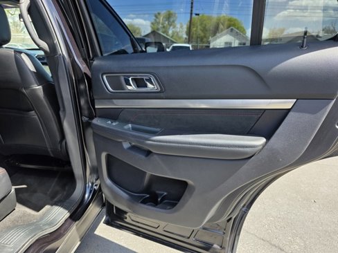Used 2019 Ford Explorer XLT w/ Equipment Group 202A image 14