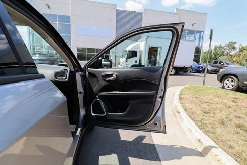 Used 2020 Jeep Compass Limited image 40