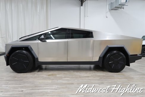 Used 2025 Tesla Cybertruck AWD Crew Cab image 12